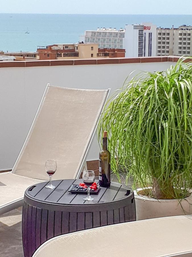 Atico Duplex Con Vistas Al Mar. Dos Plazas De Garaje Lägenhet Torremolinos Exteriör bild